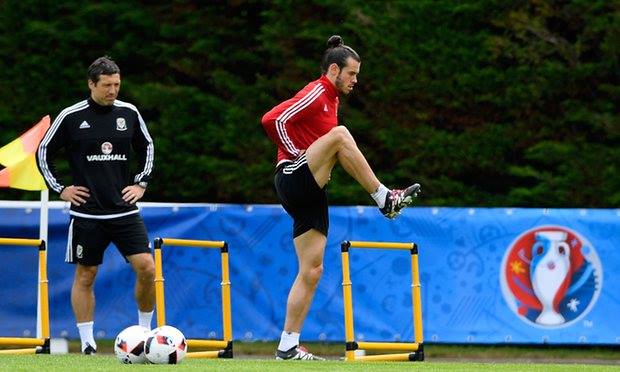 Gareth Bale luôn thầm lặng hy sinh vì thành tích chung của toàn đội. Ảnh: Internet.