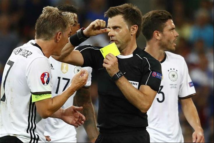 Ảnh bài viết Thành tội đồ trận thua Pháp, Schweinsteiger chia tay ĐT Đức?