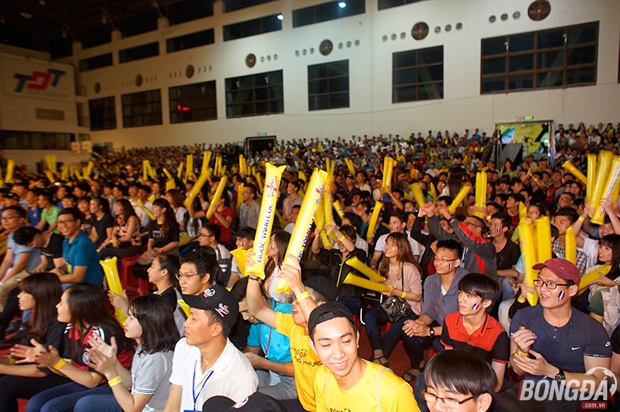 Ảnh bài viết Dàn sao và cầu thủ háo hức xem CK EURO với hàng ngàn sinh viên