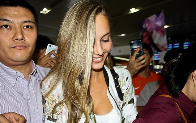 Ảnh bài viết Nàng WAGs xinh nhất EURO theo bạn trai tới Trung Quốc