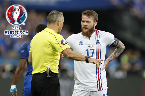 2. Aron Gunnarsson (Iceland). Số lần phạm lỗi: 14 lần, số thẻ vàng: 1 thẻ. Ảnh: Internet.