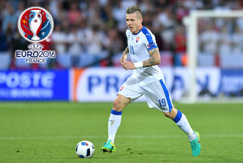 =7. Juraj Kucka (Slovakia). Số lần phạm lỗi: 11 lần, số thẻ vàng: 1 thẻ. Ảnh: Internet.