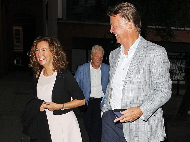 Ảnh bài viết Thất nghiệp, Van Gaal bỏ bốn giờ cho một bữa tối ở nhà hàng