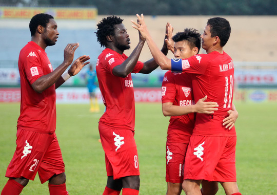 Moses (8) là niềm tự hào của V-League Ảnh: Hoàng Triều.