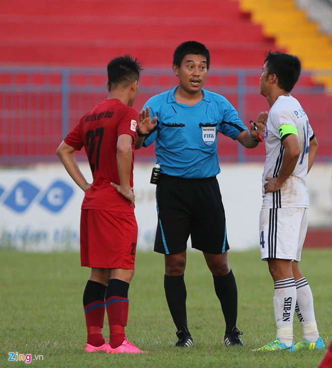 2 phút trước khi hết hiệp 1, Thanh Hải có pha solo trước khi dứt điểm nâng tỷ số lên 3-0 cho đội khách Đà Nẵng.