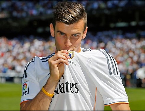 10. Gareth Bale (115,7 triệu euro): Ngôi sao người xứ Wales mới trải qua ba CLB trong sự nghiệp. Tuy nhiên, tổng phí chuyển nhượng của cầu thủ 26 tuổi đã đạt 115,7 triệu euro. Trong đó, số tiền Real bỏ ra để thuyết phục Tottenham bán lại Bale là 101 triệu euro – kỷ lục hiện tại. Ảnh: Internet.