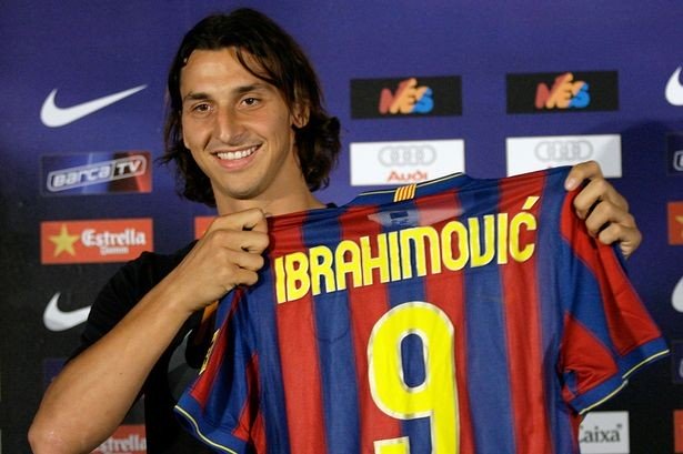 3. Gonzalo Higuain (144,7 triệu euro): Thương vụ Higuain rời Napoli và gia nhập Juventus đã chốt giá 94 triệu euro và điều này giúp tiền đạo người Argentina vượt lên xếp thứ 3 trong nhóm những cầu thủ có tổng phí chuyển nhượng cao nhất trong lịch sử bóng đá. Cụ thể, tổng mức phí của anh là 144,7 triệu euro. Ảnh: Internet.