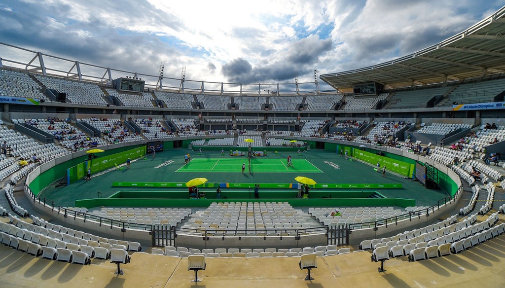 Các môn thể thao trong nhà và ngoài trời như cầu lông, bóng bàn, quyền anh, cử tạ hay quần vợt được tổ chức khu phức hợp Riocentro, nằm ở phía nam thành phố Rio de Janeiro. Ảnh: Internet.