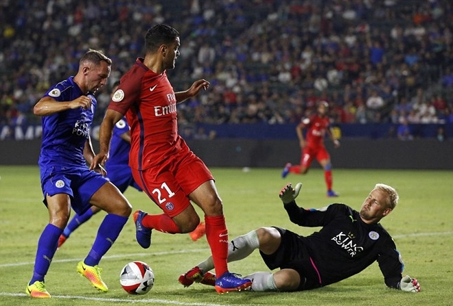 Sang hiệp 2, HLV Ranieri và Emery đều có những điều chỉnh về nhân sự. Leicester đưa Ahmed Musa, Danny Drinkwater, Marc Albrighton, Christian Fuchs, và Danny Simpson vào sân, trong khi Lucas Moura, Hatem Ben Arfa (ảnh), Adrien Rabiot... bên phía PSG lần lượt xuất hiện trên sân. Ảnh: Internet.