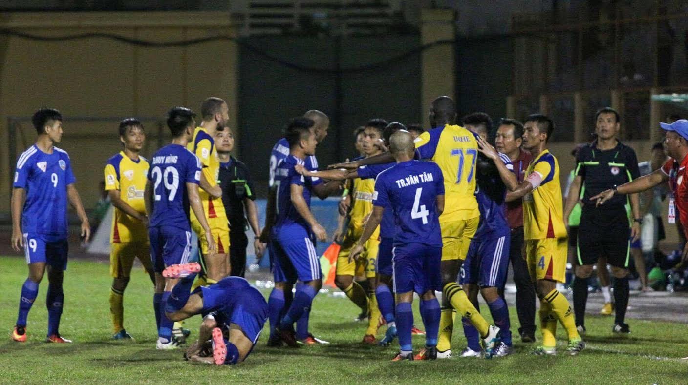 Ảnh bài viết S.Khánh Hoà đòi đá lại: Uốn ba tấc lưỡi mà xin lỗi!