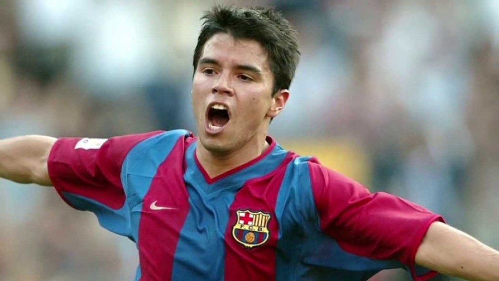 Javier Saviola (từ River Plate sang Barcelona giá 25 triệu bảng): Năm 2001, Saviola sang Barcelona với tư cách một trong những tài năng trẻ sáng giá nhất thế giới lúc bấy giờ. Trong ba mùa đầu tiên ở Nou Camp, anh ghi được 60 bàn thắng. Tuy nhiên dưới triều đại HLV Frank Rijkaard, Saviola không được trọng dụng nên bị đem cho Monaco và Sevilla mượn. Anh đá rất thành công ở 2 CLB này nên được trở về Barca. Đen đủi cho Saviola là khi trở lại thì anh gặp phải chấn thương liên tiếp và kéo theo phong độ giảm sút nên không được ra sân thường xuyên. Saviola được biết đến nhờ tốc độ nhanh nhẹn trong thân hình nhỏ con, khả năng rê dắt bóng, săn bàn mọi vị trí. Ảnh: Internet.