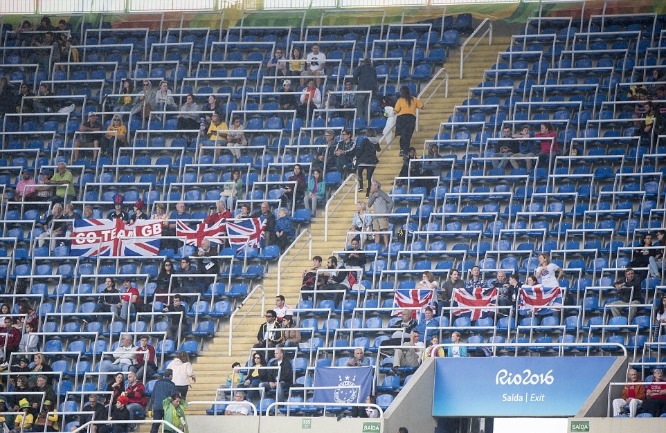 Sân vận động Olympic tại Rio 2016 chứng kiến lượng khán giả đến sân cổ vũ đáng thất vọng trong ngày thi đấu môn điền kinh. Ảnh: Internet.