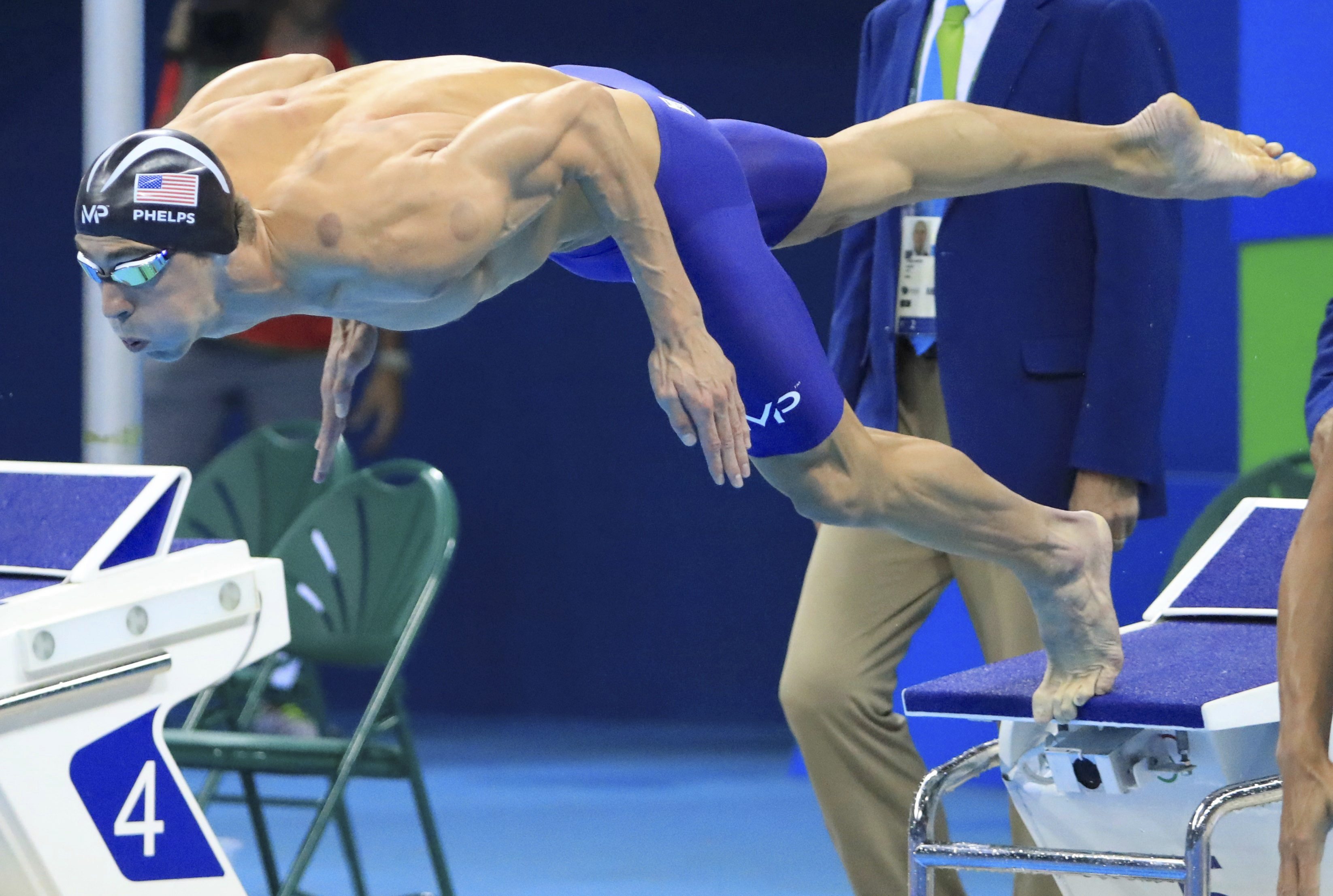 Thân hình rắn chắc với những múi cơ cuồn cuộn của ngôi sao 31 tuổi. Ảnh: Internet.