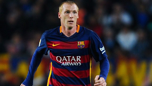 Arsenal nhắm Jeremy Mathieu phòng trường hợp mua hụt Shkodran Mustafi. Ảnh: Internet.