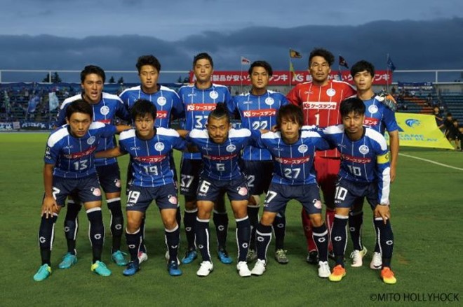 Công Phượng ra sân từ đầu trong đội hình Mito Hollyhock đá vòng 1 Emperor's Cup 2016. Ảnh: Mito Hollyhock.