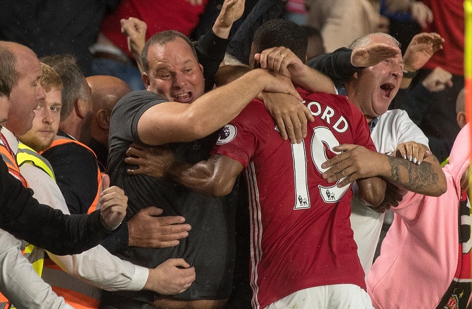 Ảnh bài viết Rashford lóe sáng, Manchester United thắng Hull trong trận thủy chiến