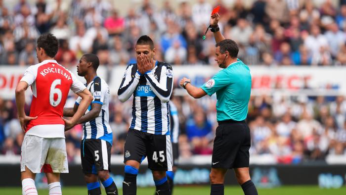 6. Aleksandar Mitrovic của Newcastle United cùng có vị trí thứ sáu với 25 lần phạm lỗi. Ảnh: Internet.