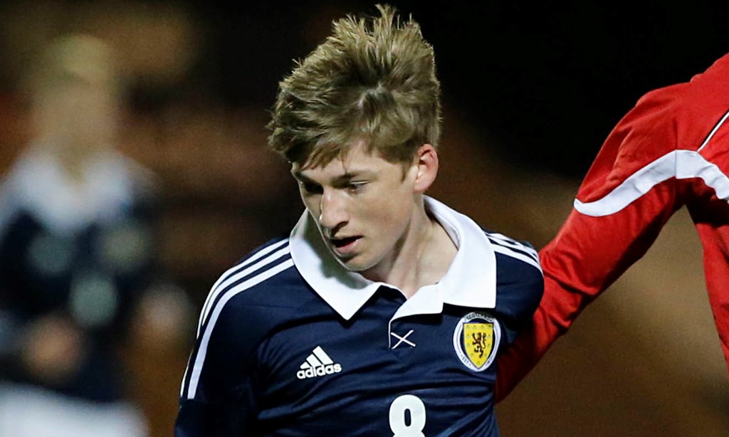 Ryan Gauld (Messi Scotland): Năm 2012, HLV Peter Houston quảng cáo tài năng 16 tuổi có thể đi bóng như chỗ không người. Năm 2014, "Messi Scotland" chuyển từ Dundee United sang Sporting Lisbon với giá 3 triệu bảng và ký điều khoản giải phóng trị giá 60 triệu bảng. Mặc dù ra sân 5 lần cho Sporting trong mùa giải 2014/15, ghi được 2 bàn thắng, Gauld lại dành phần lớn thời gian của mình ở Bồ Đào Nha thi đấu cho đội B của Sporting. Bây giờ, ở tuổi 21, Ryan chuyển tới Vitoria ở giải VĐQG Bồ Đào Nha cũng theo dạng cho mượn và vẫn chưa thoát khỏi ghế dự bị.