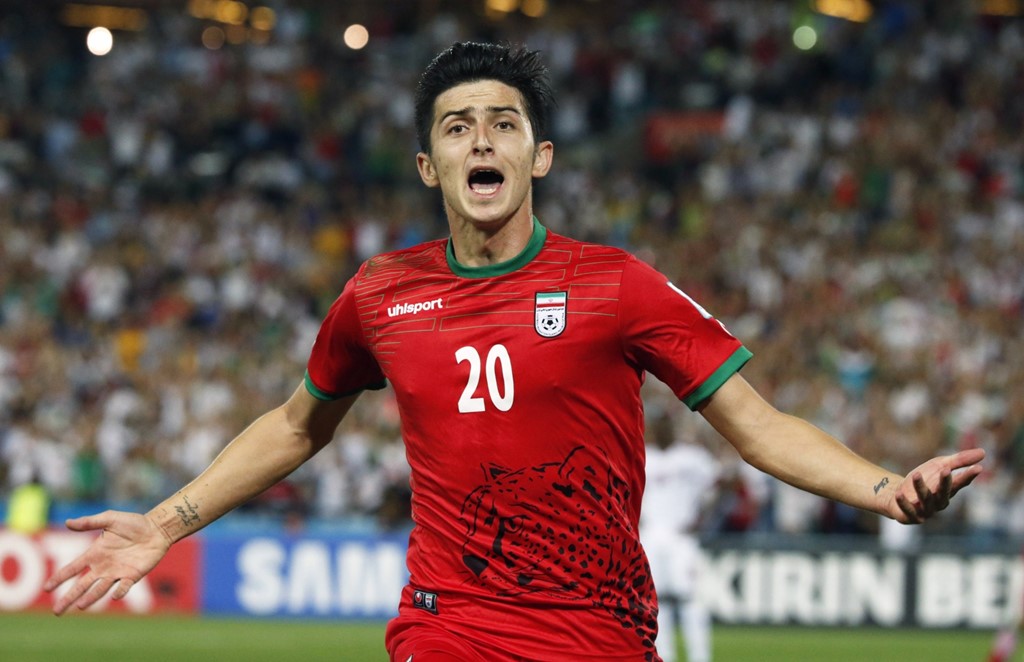 Sardar Asmoun (Messi Iran): Cách đây hai năm, Sardar được hàng loạt đội bóng mạnh quan tâm, trong đó có Arsenal và Inter Milan. Khi sự quan tâm lắng xuống, Sardar chuyển từ Rubin Kazan sang Rostov cùng giải Ngoại hạng Nga theo dạng cho mượn và giúp đội bóng này suýt giành chức vô địch. Hè 2016, anh đã chính thức đầu quân cho Rostov.