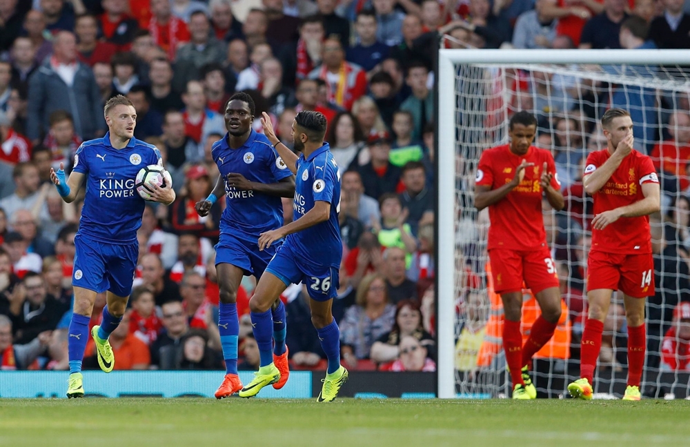 Dù Jamie Vardy gỡ lại một bàn trước khi hiệp một khép lại. Ảnh: Internet.