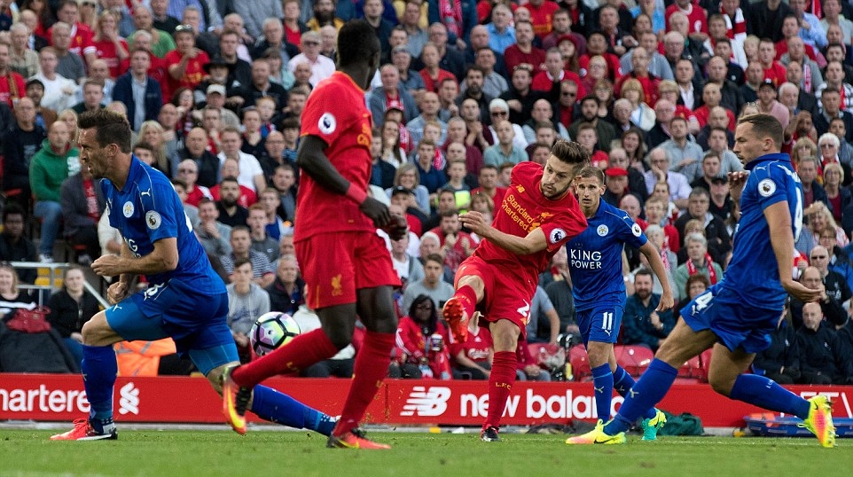 Nhưng điều đó không thể ngăn một ngày thi đấu bùng nổ từ các chân sút bên phía The Kops. Adam Lallana tái lập cách biệt hai bàn. Ảnh: Internet.