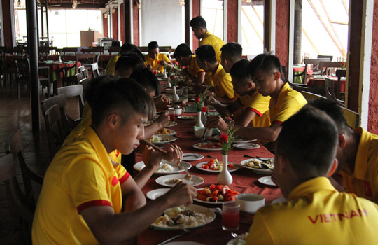 Ảnh bài viết U16 đi Ấn Độ: Sợ chuyện ăn uống hơn lo gặp Nhật Bản