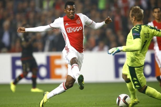 3. Matteo Cassiera (Colombia- Ajax): Gia nhập Ajax từ Deportivo Cali với giá 5 triệu bảng, sao trẻ 19 tuổi tỏa sáng ở ngay lần đầu ra mắt. Sở hữu tốc độ, sức mạnh cùng khả năng dứt điểm đa dạng, cầu thủ người Colombia đang là niềm hy vọng số một trên hàng công của nhà đương kim á quân Eredivisie. Ảnh: Internet.