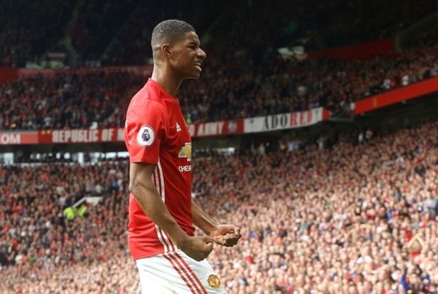 5. Marcus Rashford (Anh- Manchester United): Bằng tài năng và nỗ lực bản thân, tiền đạo U21 Anh đã chiếm được sự tin tưởng của cả Louis Van Gaal lẫn Jose Mourinho. Hiện Rashford cùng Ibrahimovic đang là hai mũi tấn công chủ đạo của "Quỷ đỏ" thành Manchester. Ảnh: Internet.