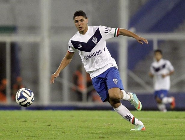 9. Maximiliano Romero (Argentina- Velez Sarsfield): Chẳng phải ngẫu nhiên mà Arsenal phải cử tuyển trạch viên theo dõi sát sao tiền đạo 17 tuổi trong mùa giải vừa qua. Không sở hữu tốc độ tốt nhưng Romero sở hữu kỹ thuật vào hạng "5 sao" cùng khả năng kết nối cực tốt với đồng đội chơi phía sau. Ảnh: Internet.
