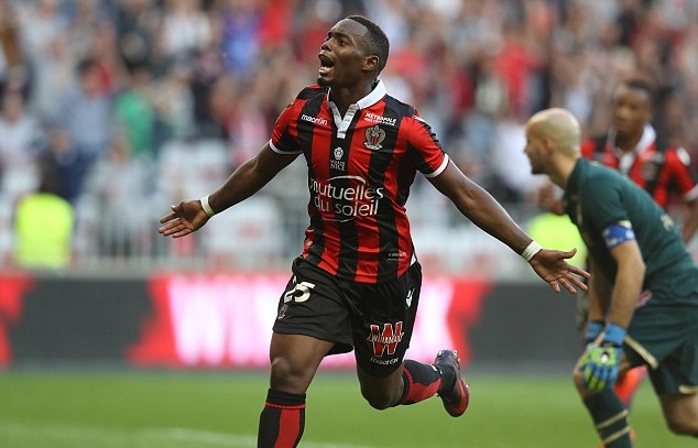 Niềm vui của tiền vệ người Pháp sau bàn thắng. Trong pha bóng này cũng có dấu ấn của Mario Balotelli khi tiền đạo này thoát xuống thông minh dẫn đến cơ hội dứt điểm thuận lợi cho tiền vệ 21 tuổi. Ảnh: Internet.