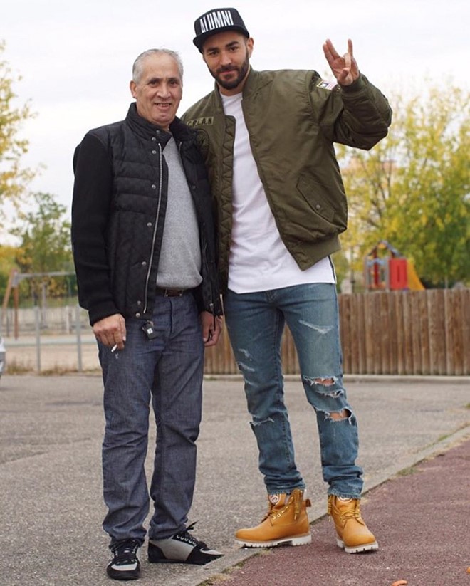 Đồng đội Karim Benzema chia sẻ bức ảnh cùng cha, ông Hafid. Ảnh: Instagram.