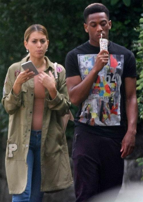 scandal-chon-hau-truong-martial-duoc-bo-me-theo-kem-1