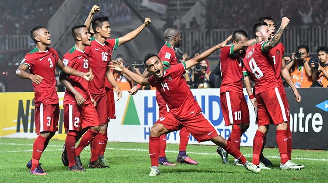 Kết quả lượt đi chung kết AFF Cup 2016 hoàn toàn khác với trận đấu của hai đội ở bảng A tại giải này. Trên sân nhà Pakansari, đội tuyển Indonesia vượt qua đương kim vô địch Thái Lan với chiến thắng ngược 2-1. Ảnh: AFF Cup 2016.