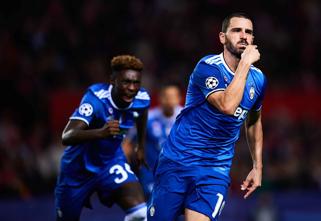 Trung vệ Leonardo Bonucci: Không được đánh giá quá cao trước khi Euro 2016 khởi tranh nhưng Leonardo Bonucci đã khiến tất cả phải nhìn anh bằng con mắt khác. Màn trình diễn ấn tượng của trung vệ thuộc biên chế Juventus trở thành một trong những điểm sáng giúp đội tuyển Italy lọt vào tứ kết và chỉ chịu dừng bước đáng tiếc trước tuyển Đức trên chấm luân lưu.