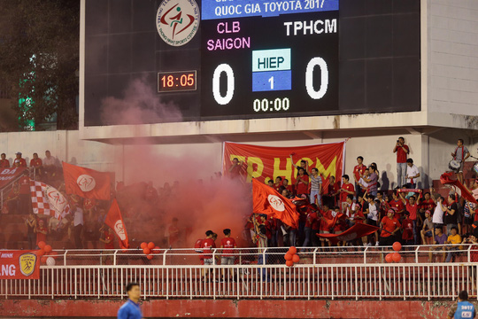 Ảnh bài viết Điểm trừ cho CĐV CLB TP HCM