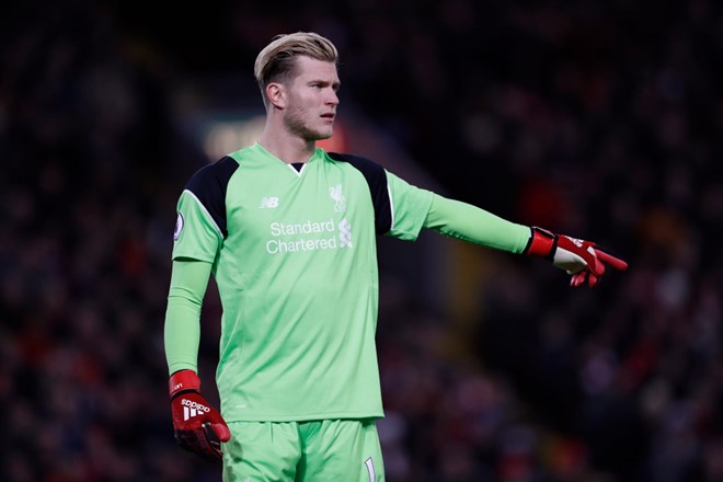 Loris Karius vừa dính vào những vụ cãi vã trên truyền thông về màn trình diễn kém thuyết phục ở cuối giai đoạn lượt đi. Ngay lập tức, cựu thủ môn Mainz 05 bị HLV Jurgen Klopp đẩy lên băng ghế dự bị để ổn định tinh thần.