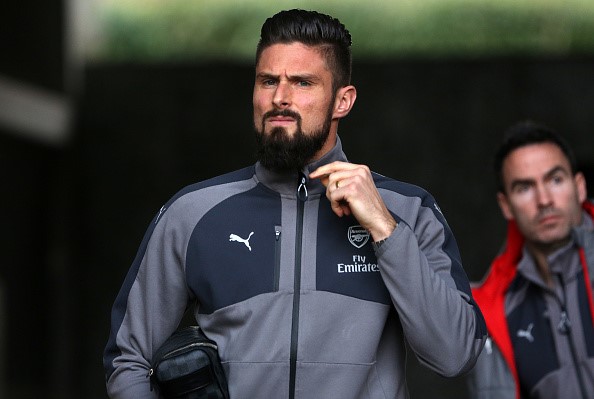 Tiền đạo Olivier Giroud (Arsenal): Không thường xuyên ra sân ở mùa giải năm nay nhưng chân sút người Pháp vẫn có cho mình 8 bàn thắng cùng 3 đường kiến tạo. Nhận thấy tầm quan trọng của Giroud, BLĐ Arsenal quyết định gia hạn hợp đồng với anh đến năm 2018.