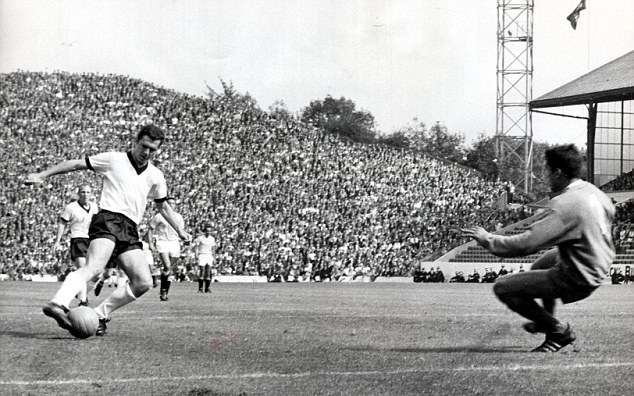 Franz Beckenbauer là cái tên quan trọng đưa đội tuyển Tây Đức lên ngôi World Cup 1974.
