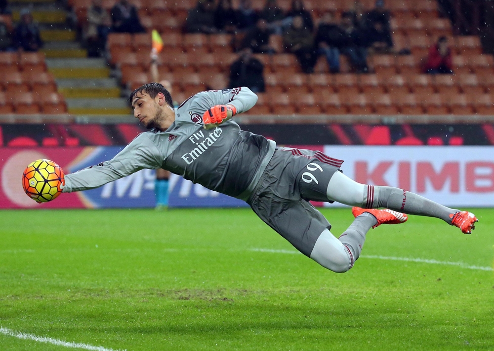 Gianluigi Donnarumma đang thi đấu cực hay trong màu áo AC Milan. Ảnh: Daily Mail.