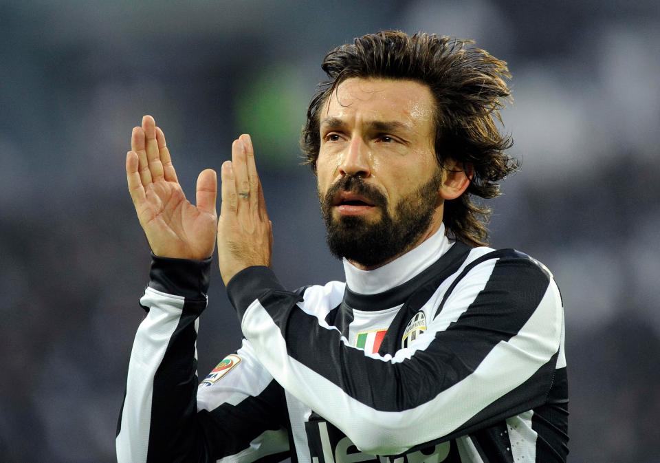 Andrea Pirlo - AC Milan đến Juventus năm 2011: Góp công lớn giúp Milan 2 lần vô địch Serie A, hai lần đăng quang tại UEFA Champions League nhưng những rắc rối về bản hợp đồng mới khiến 'lãng tử' Pirlo quyết định ra đi. Và tiền vệ sinh năm 1979 tiếp tục cho thấy đẳng cấp của mình trong màu áo Bà đầm già thành Turin bằng 5 chức vô địch Serie A liên tiếp. Có lẽ người hâm mộ AC Milan đến bây giờ vẫn thấy hậm hực với quyết định để Pirlo ra đi của ban lãnh đạo CLB. Ảnh: Sun Sport.