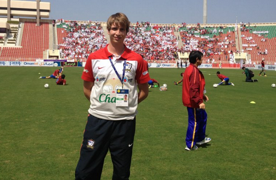 Bác sĩ Sawicky thời còn làm việc cho LĐBĐ Thái Lan Ảnh: FAT.