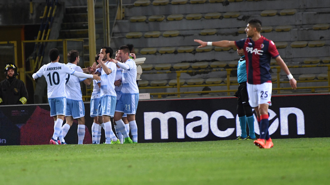 Bologna tiếp tục chuỗi ngày ảm đạm bằng trận thua 0-2 trước Lazio.