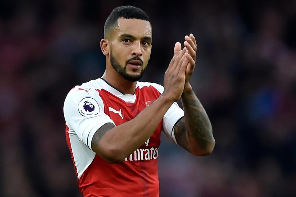Tiền đạo Theo Walcott (Arsenal): May mắn hơn các đồng nghiệp cùng trang lứa khi vẫn có thể gắn bó với môi trường bóng đá đỉnh cao nhưng đến nay, Walcott vẫn chưa định hình được mình là một cầu thủ chạy cánh hay một tiền đạo cắm.