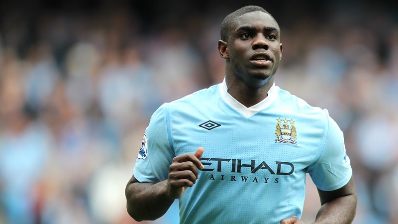 Hậu vệ Micah Richards (Man City): Được giới chuyên môn đánh giá cao ở khả năng tranh cướp bóng cùng tố chất của một thủ lĩnh hàng phòng ngự nhưng cầu thủ sinh năm 1988 lại không thể phát huy những điểm mạnh của mình. Thất bại ở Man City và Fiorentina, giờ Micah Richards đang ngụp lặn cùng Aston Villa ở giải hạng nhất.