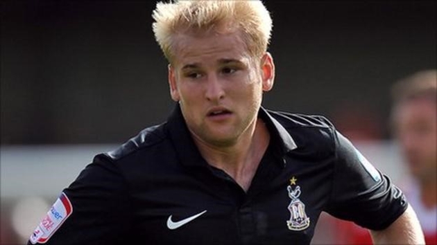 Hậu vệ Robbie Threlfall (Liverpool): Cầu thủ triển vọng sinh năm 1988 được Liverpool giải phóng hợp đồng vào năm 2010 do không đáp ứng được những yêu cầu về chuyên môn của CLB.