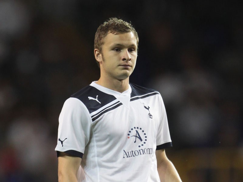 Tiền vệ Dean Parrett (Tottenham): Sản phẩm ưu tú của lò đào tạo Spurs được truyền thông Anh đưa lên tận mây xanh khi được đôn lên đội một vào năm 2008. Tuy nhiên cũng giống như các sao trẻ kể trên, Parrett bị đem cho hàng loạt các CLB cấp thấp mượn trước khi bị bán đứt cho đội bóng hạng 3 Stevenage vào năm 2013.