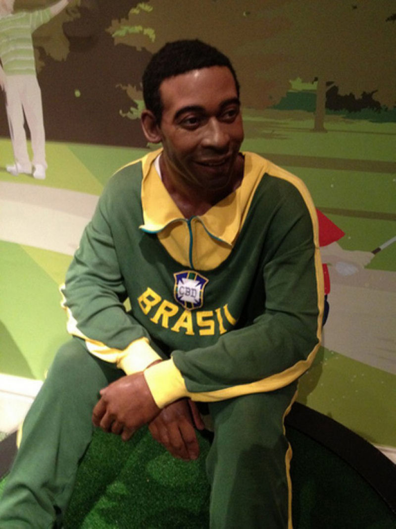 Đối thủ trên truyền thông của Maradona, "Vua bóng đá" Pele trông như một thanh niên mới lớn.