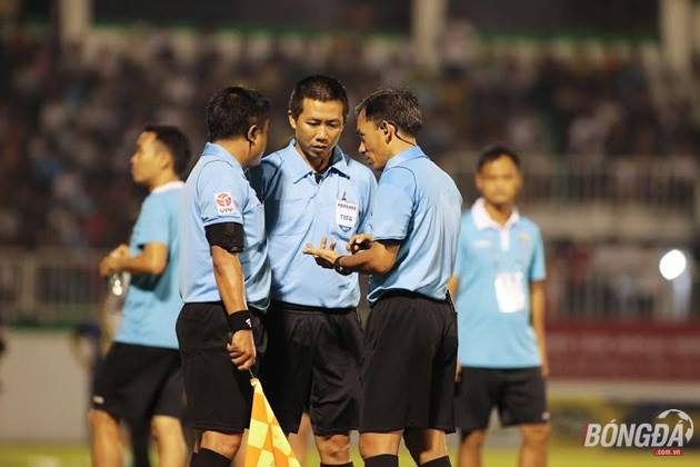 Ảnh bài viết Điểm tin bóng đá Việt Nam tối 08/04: Trọng tài lại gây họa