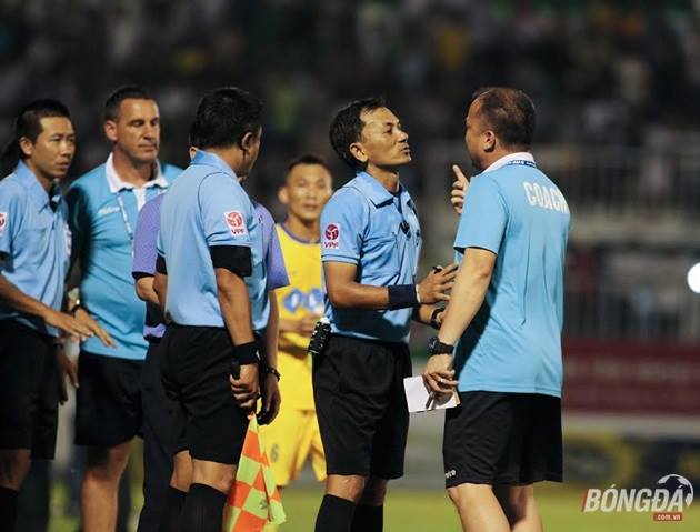 Ảnh bài viết Cựu còi vàng Dương Mạnh Hùng “chê” tổ trọng tài trận HAGL và FLC Thanh Hóa