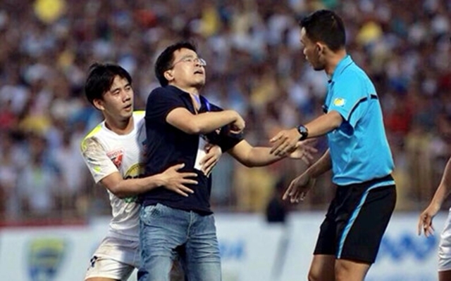 Ảnh bài viết Điểm tin bóng đá Việt Nam tối 09/04: Trọng tài điều khiển trận HAGL từng bị "treo còi" vô thời hạn